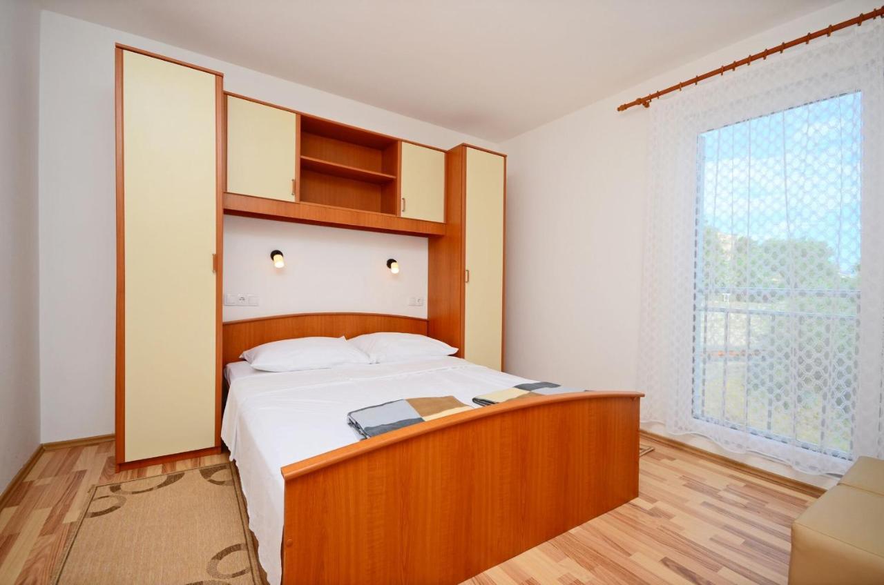 Apartments Blazenka Banjol Exterior photo