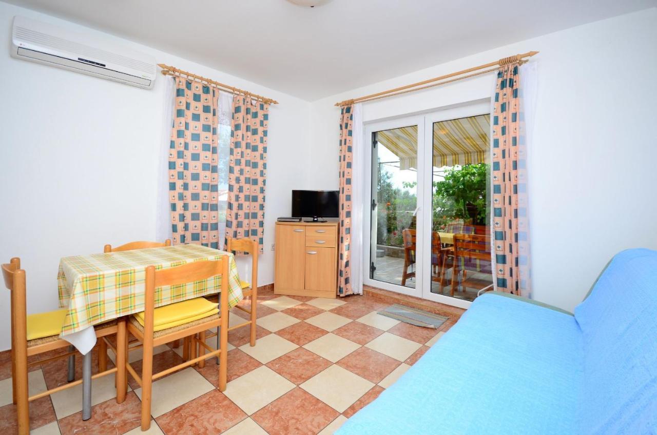 Apartments Blazenka Banjol Exterior photo